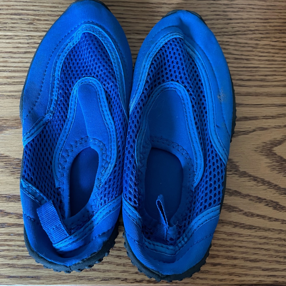 Kids blue water shoes